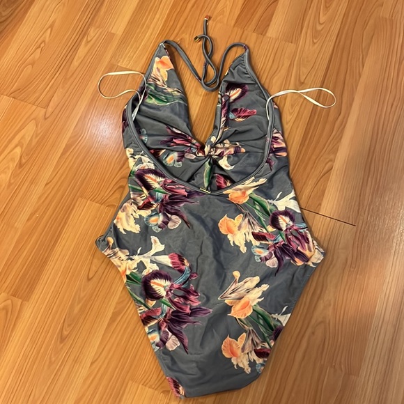 PatBO Grace Deep-V Halter One-Piece swim suit. Grey floral. Size large. - Picture 6 of 8